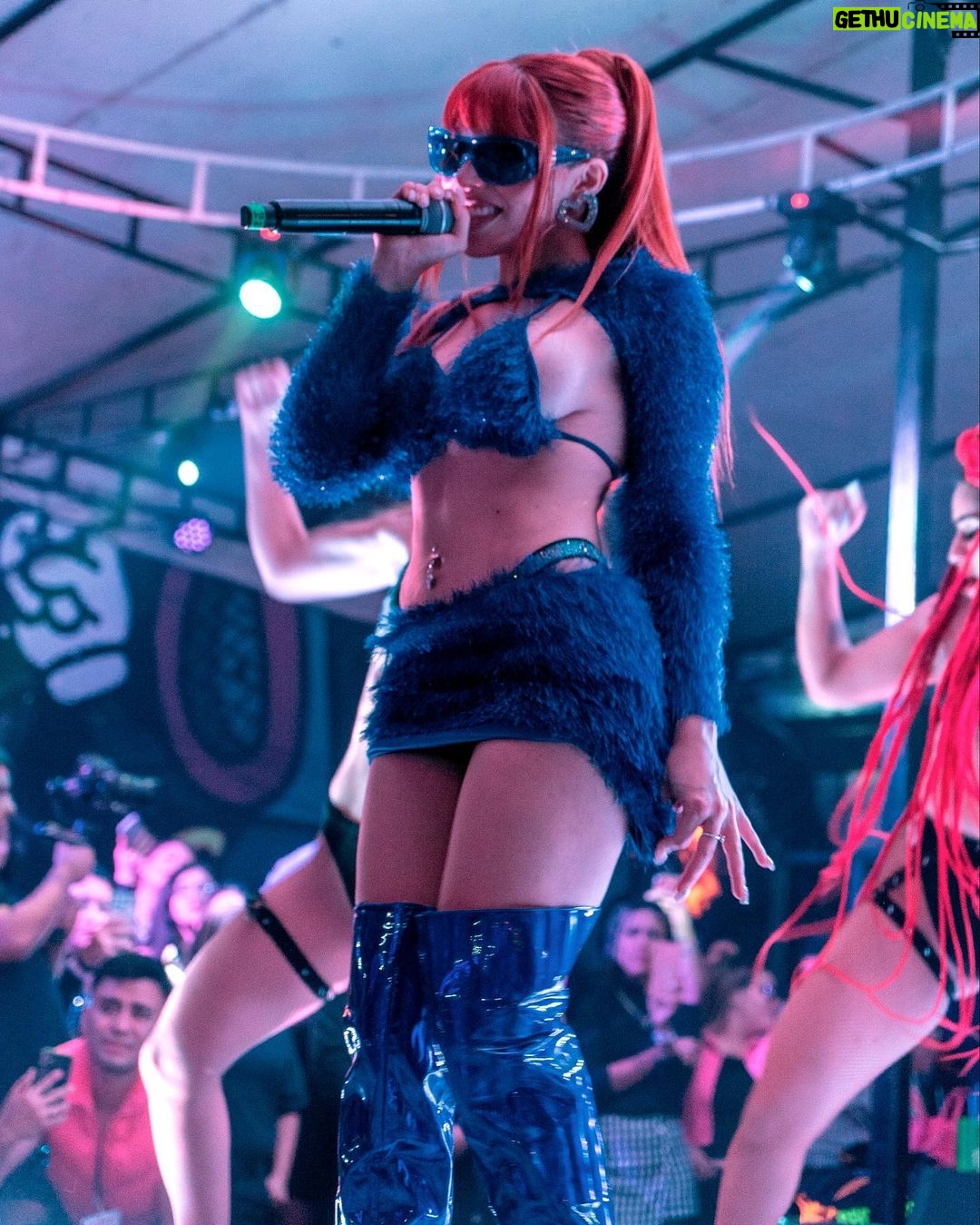 Yeri Mua Instagram - E E EXOTIKA ME PONGO BIEN BELLAKA💙🥶 Unas del show de ayer💦🫐😱 Matamoros, Tamaulipas