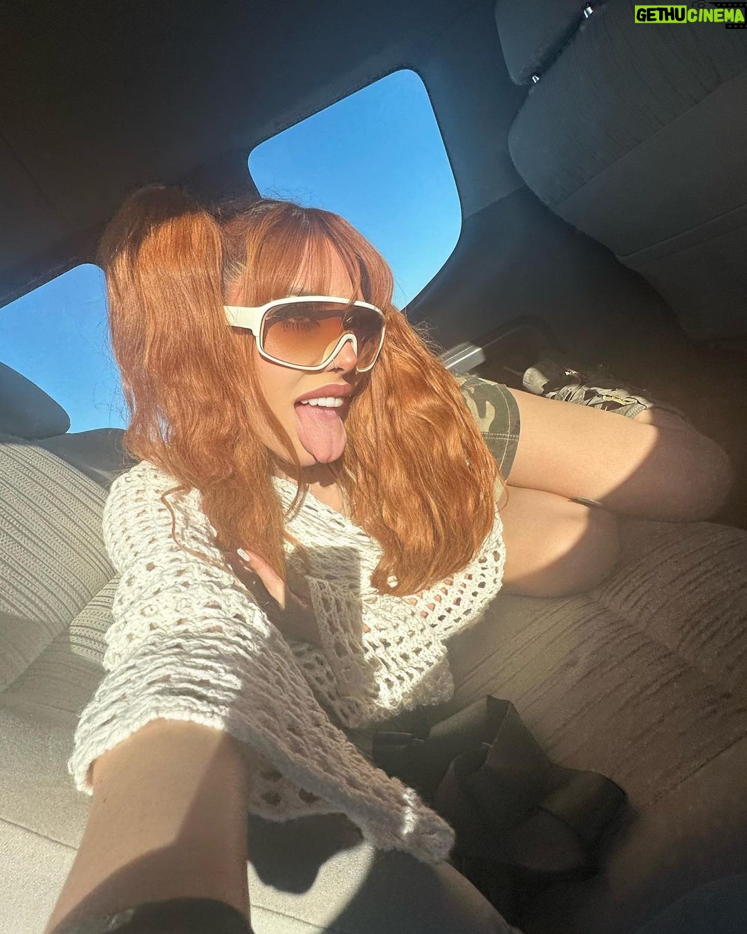 Yeri Mua Instagram - TRAKAAAAAAA🤪🍒💋 Muchas fotos por q andamos celebrando q mañana sale mi nueva rola 🫵🏻 🎶😳