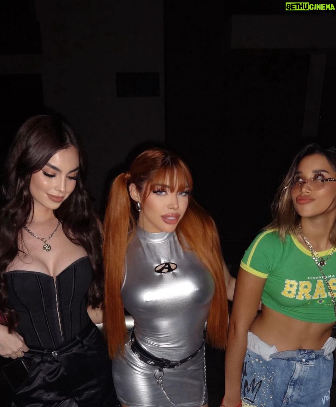 Yeri Mua Instagram - Y LA QUE SOPORTE EL PORTE 🍒💋🍷 Veracruz