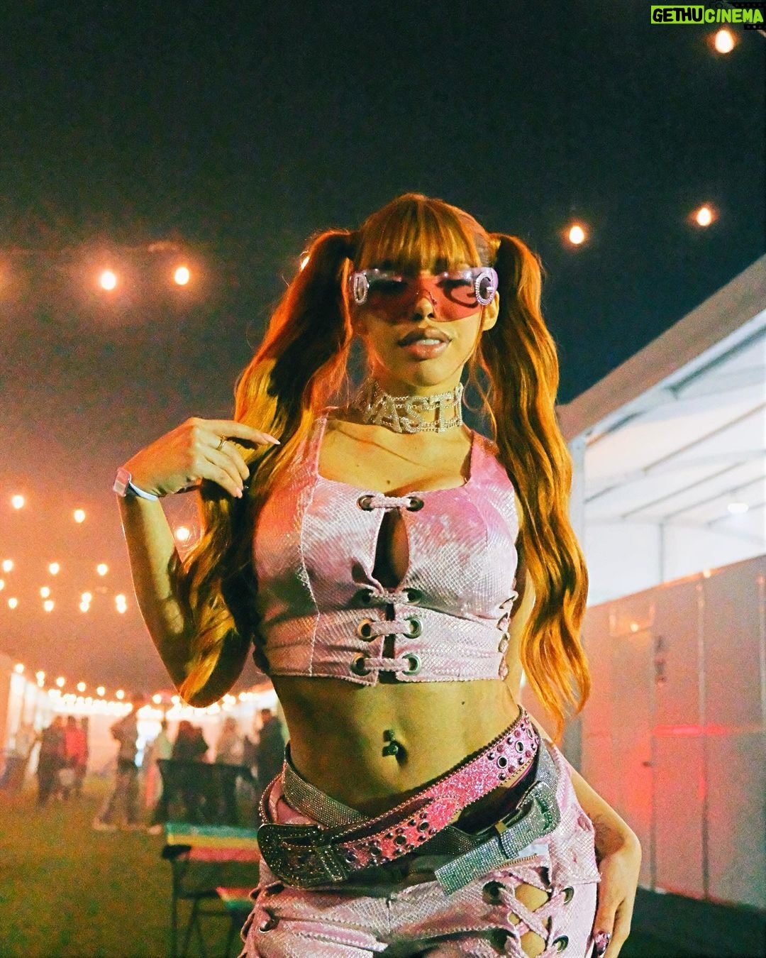 Yeri Mua Instagram - Mi primera vez en un escenario tan grande🥹 @cocacola_flow 2023💞 Nos vemos hoy 7:50 pm con @elmalilla_ en Escenario Vickys⭐️ A LAS 12 DE LA NOCHE ESPEREN SORPRESAS 🫵🏻😳🥵 Terminamos 1 am con @ghetto_kids_ escenario Vickys 💋 Mexico City, Mexico