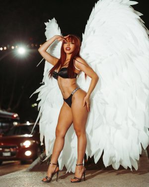 Yeri Mua Instagram - (Ultima foto yerimua chikita)👼🏻Siempre fui un angelito pero me gusta hacer cosas de diablita😈🫵🏻 MUAAAAA💋
📸: @henryjimenz
