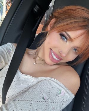Yeri Mua Instagram - Me vestí muy linda de mujer 💋💋💭💛