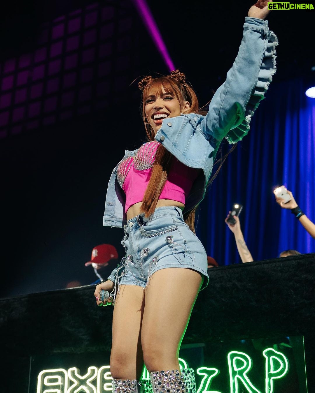 Yeri Mua Instagram - Nuestra 1era presentación de CHUPON en @bresh 🍼💖 con el flow mamalon 🔥✨ Mexico City, Mexico