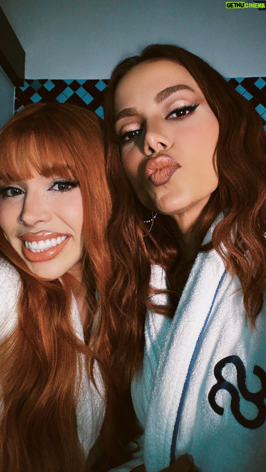 Yeri Mua Instagram - Solo las amigas mas guapas escuchan MIL VECES juntas! Ya le has dado play hoy?