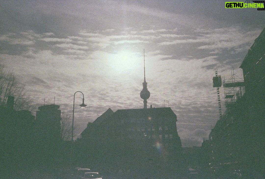 Yesung Instagram - نسیم خوشبوی بهاری شروع به وزیدن کرده است ~ ☁️☁️🌥️ Berlin