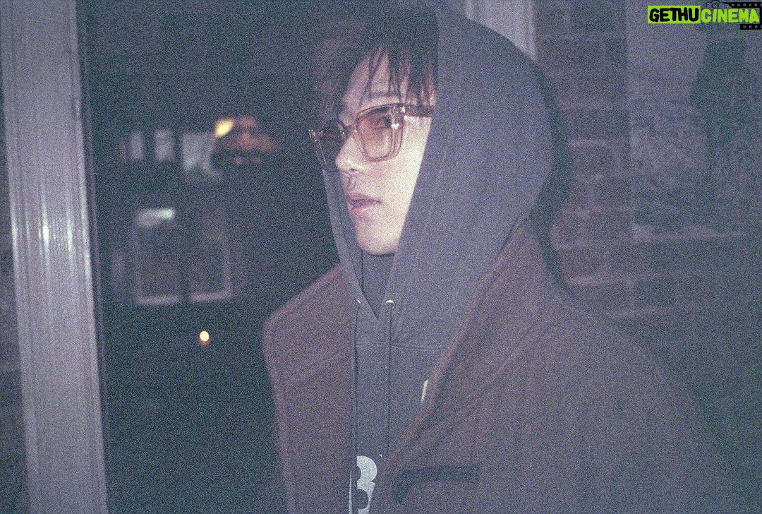 Yesung Instagram - نسیم خوشبوی بهاری شروع به وزیدن کرده است ~ ☁️☁️🌥️ Berlin