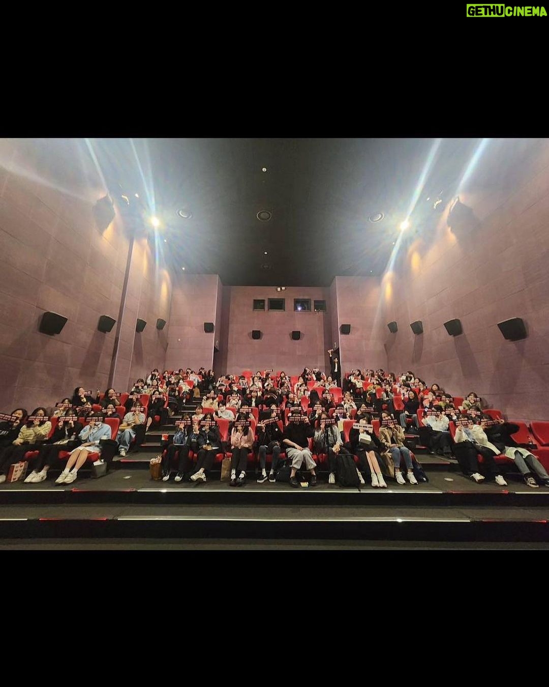 Yim Si-wan Instagram - sorry for late, swans. but it was so good to see u 😍