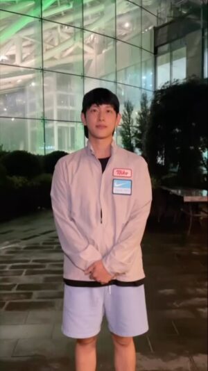Yim Si-wan Instagram - 🪣2023 아이스버킷 챌린지🧊
조원희형님의 지목으로 아이스버킷챌린지에 도전합니다.

제가 지목하는 3명은 이시영누나 @leesiyoung38 , 최시원형님 @siwonchoi , 추성훈형님 @akiyamachoo 입니다.
24시간 안에 아이스버킷챌린지에 도전해주세요!!
그리고 3명씩 또 지목해주세요.

대한민국 첫번째 루게릭요양병원 건립을 위해 함께 해주세요~

<아이스버킷 챌린지 참여 방법>
지목받은 사람은 24시간 이내에 얼음물을 뒤집어쓰거나 10만 원을 루게릭요양병원 건립을 위해 기부합니다. 얼음물을 뒤집어쓴 영상과 세 명의 다음 도전자를 지목해 SNS에 올립니다.

아이스버킷 챌린지 기부하기
신한은행
예금주: 승일희망재단 신한은행 100-028-685586

#루게릭요양병원건립 #아이스버킷챌린지 #2023아이스버킷챌린지 #승일희망재단