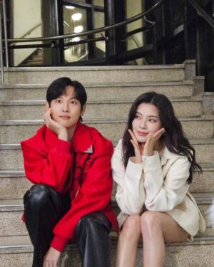 Yim Si-wan Instagram - 아이돌 허끄미 #오날오밤