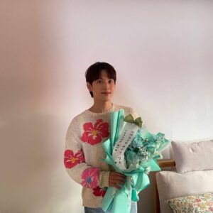 Yim Si-wan Instagram - 가내조공업 👍🏻