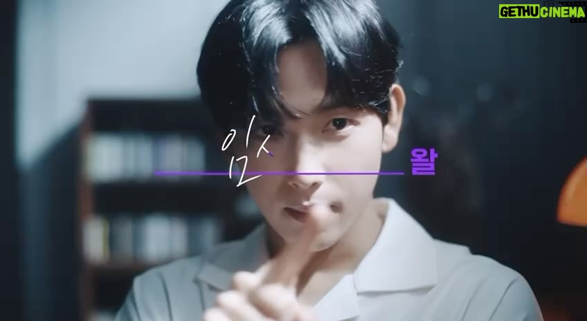 Yim Si-wan Instagram - #광고 #나르왈 #NARWAL #로봇청소기