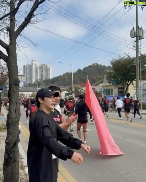 Yim Si-wan Instagram - 10000명 중에 306등, 307등이라 여유 부리는 건 아니구요, 자랑하려는 거 아니에요. 306/10000*100=3.06%