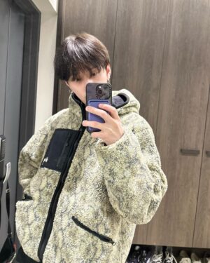Yong Jun-hyung Instagram - 거울모음zip