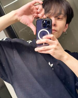Yong Jun-hyung Instagram - 거울모음zip
