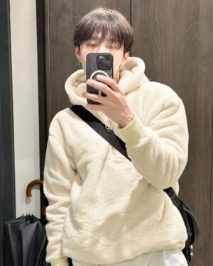 Yong Jun-hyung Instagram - 거울모음zip