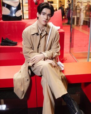 Yongsin Wongpanitnont Instagram - @ferragamo
#FERRAGAMOSS23
#FERRAGAMO
