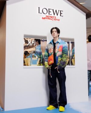 Yongsin Wongpanitnont Instagram - 🔥🔥🔥🔥
Discover LOEWE x Howl’s Moving Castle Capsule collection at Howl’s Pop-Up Siam Paragon, Today - 21 February 2023
#LOEWE
#LOEWEhowls