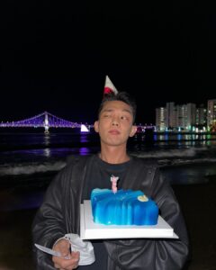 Yoo Ah-in Instagram - 감사합니다. 주제를 파악하고 분수를 알고 제 몫을 다하며 살겠습니다. 모든 여러분을 사랑합니다. 사랑으로, 또 사랑으로. 절대 꺾이지 않을 사랑 하나로.❤️🧡💛💚💙💜🖤🤍🤎❤️‍🔥🌐