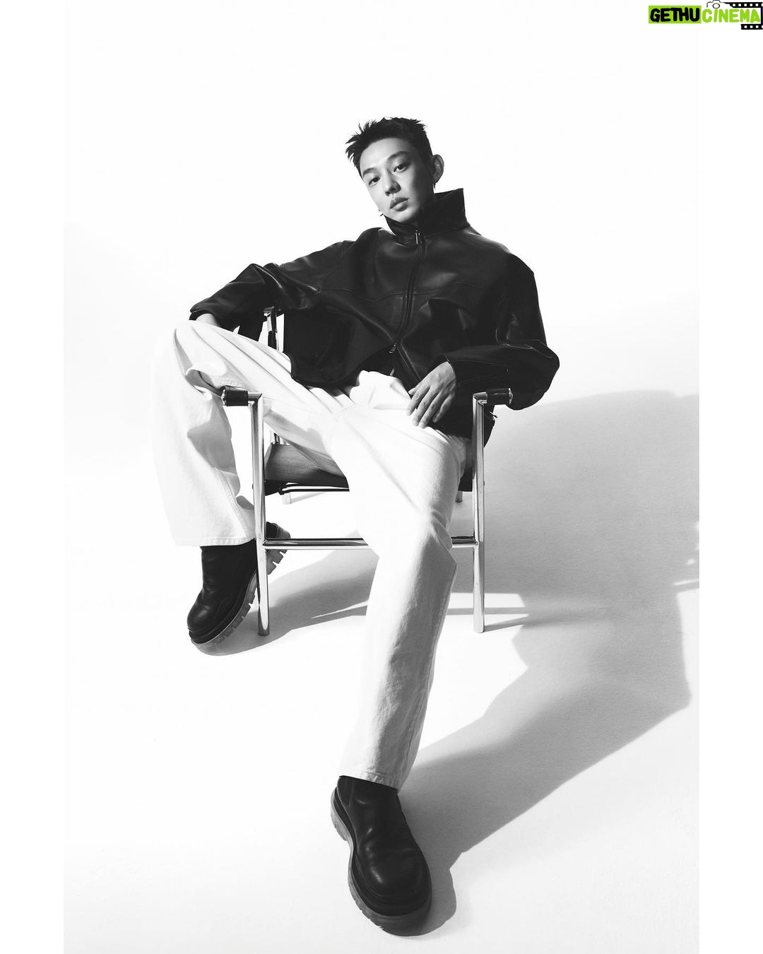 Yoo Ah-in - 129.9K Likes -