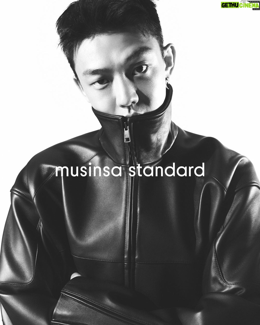 Yoo Ah-in - 129.9K Likes -