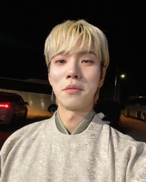 Yoo In-soo Instagram - 더할 나위 없이 행복했습니다.
진심으로 감사합니다❤
2022 안녕..
2023 안녕!

#윤귀남 #박당구 #유인수