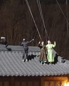 Yoo In-soo Instagram - 4화도 잘 부탁드립니다..✨ #환혼 #9시10분
