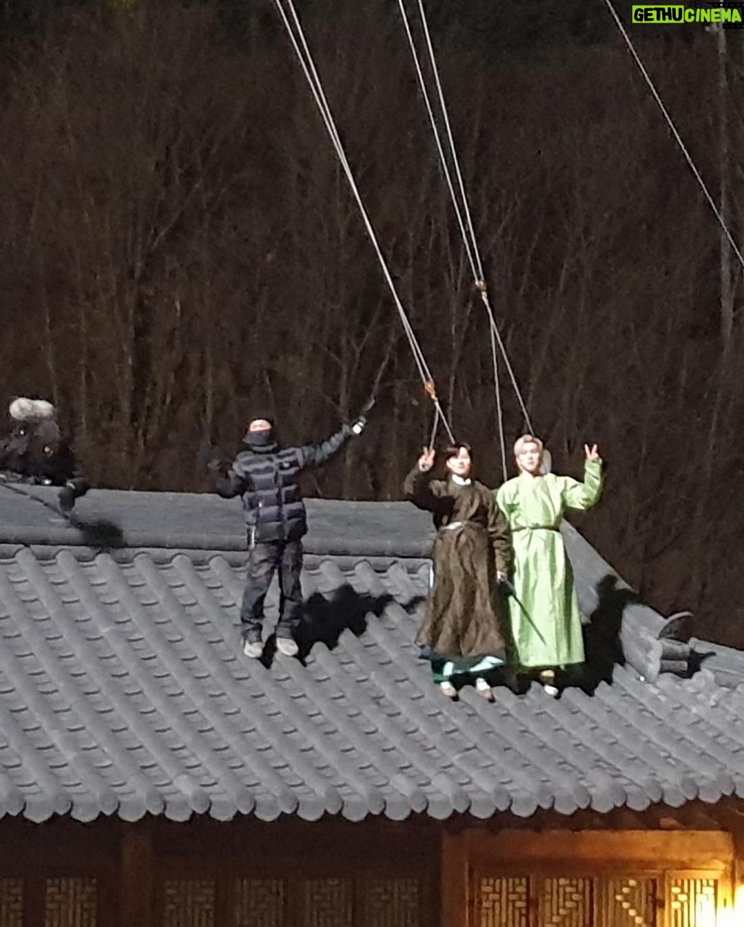 Yoo In-soo Instagram - 4화도 잘 부탁드립니다..✨ #환혼 #9시10분