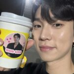 Yoo In-soo Instagram – 전생의 무슨 덕을 쌓았길래 제게 이런 일들이 일어날까요??
황도로써 과즙 터지는 날입니다🍑
민현이형 사랑해🥰❤️