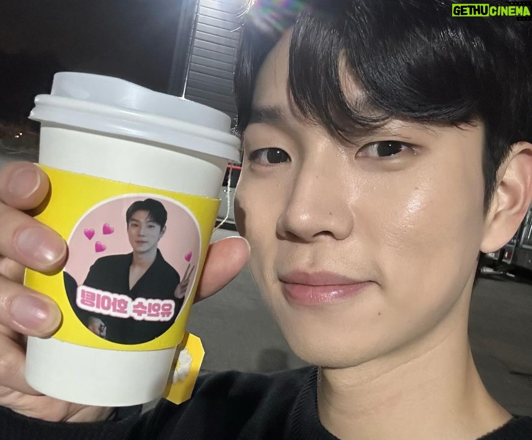 Yoo In-soo Instagram - 전생의 무슨 덕을 쌓았길래 제게 이런 일들이 일어날까요?? 황도로써 과즙 터지는 날입니다🍑 민현이형 사랑해🥰❤️