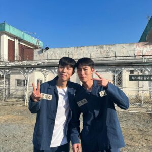 Yoo In-soo Instagram - 저희 몹시 친해요..❤️
#이재곧죽습니다 #티빙 #티빙오리지널 #환혼에환생까지환장하겄다