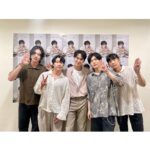 Yoo Yeon-seok Instagram - 그토록 기다리던 20주년 팬미팅! 많은 분들의 축하와 함께 행복하게 잘 마쳤습니다. 재치있게 진행봐준 슬기씨, 바쁜 와중에도 완전체로 모여준 미도와 파라솔 멤버들 그리고 신원호 감독님, 우리 슬의생 밴드쌤들, 팬미팅 축전 보내준 선후배님들, 팬송 작곡해준 희준이형(피노미노츠), 보컬 티칭 노영채 쌤, 긴 시간 애정으로 팬미팅 준비한 킹콩by스타쉽 식구들과 쇼노트 식구들 모두 너무 고생 많으셨고 진심으로 감사합니다. 마지막으로 늘 제 곁에 함께해주고 사랑해주시는 우리 팬분들… 감사하고 사랑합니다❤️