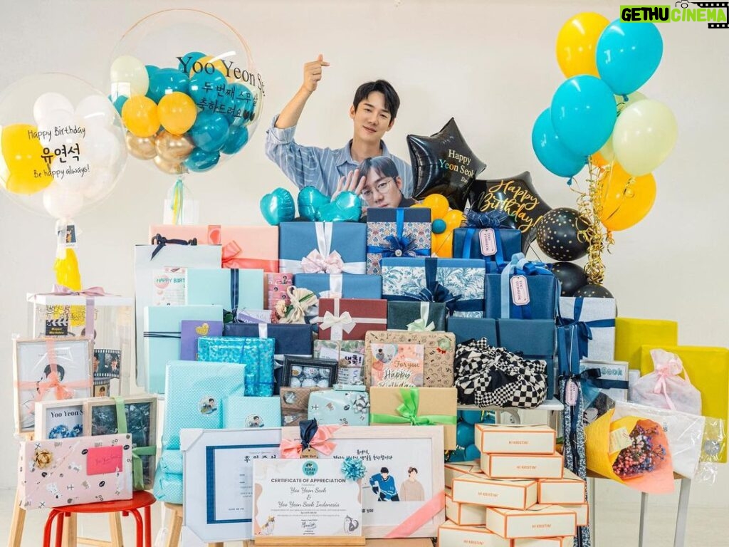 Yoo Yeon-seok Instagram - 올해도 이렇게 정성스럽게 생일축하해준 우리팬들 너무 고마워요❤️ 저도 팬미팅, 작품 다 잘 준비해서 좋은 시간 선물할 수 있도록 할게요!! 🎂🥳