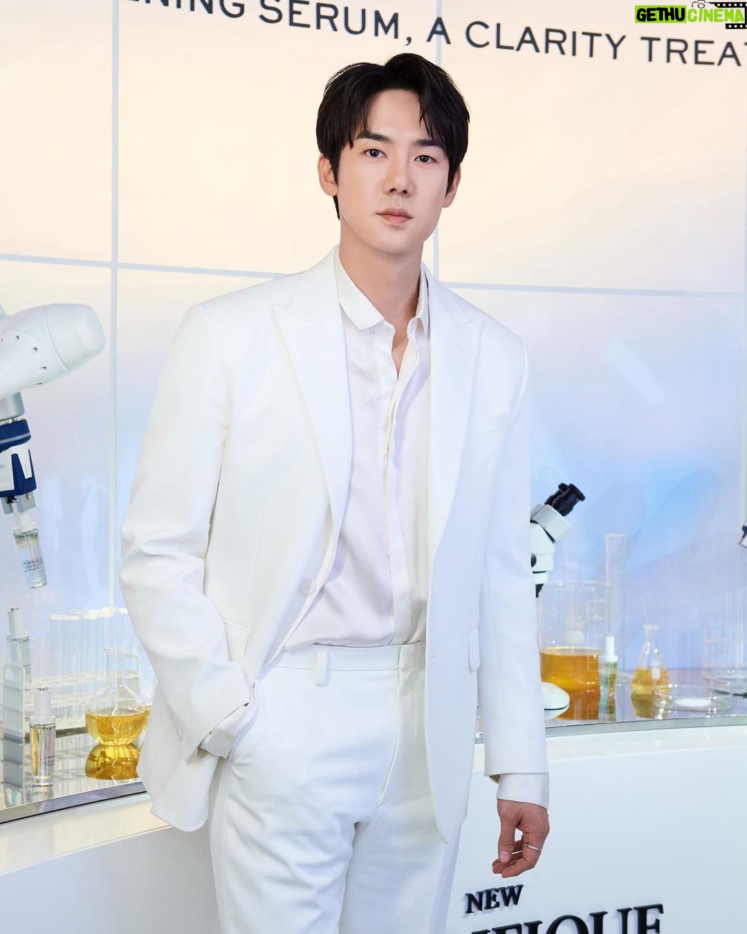 Yoo Yeon-seok Instagram - #광고 #랑콤 #클라리피끄세럼 #클라리피끄프로솔루션 @lancomeofficial