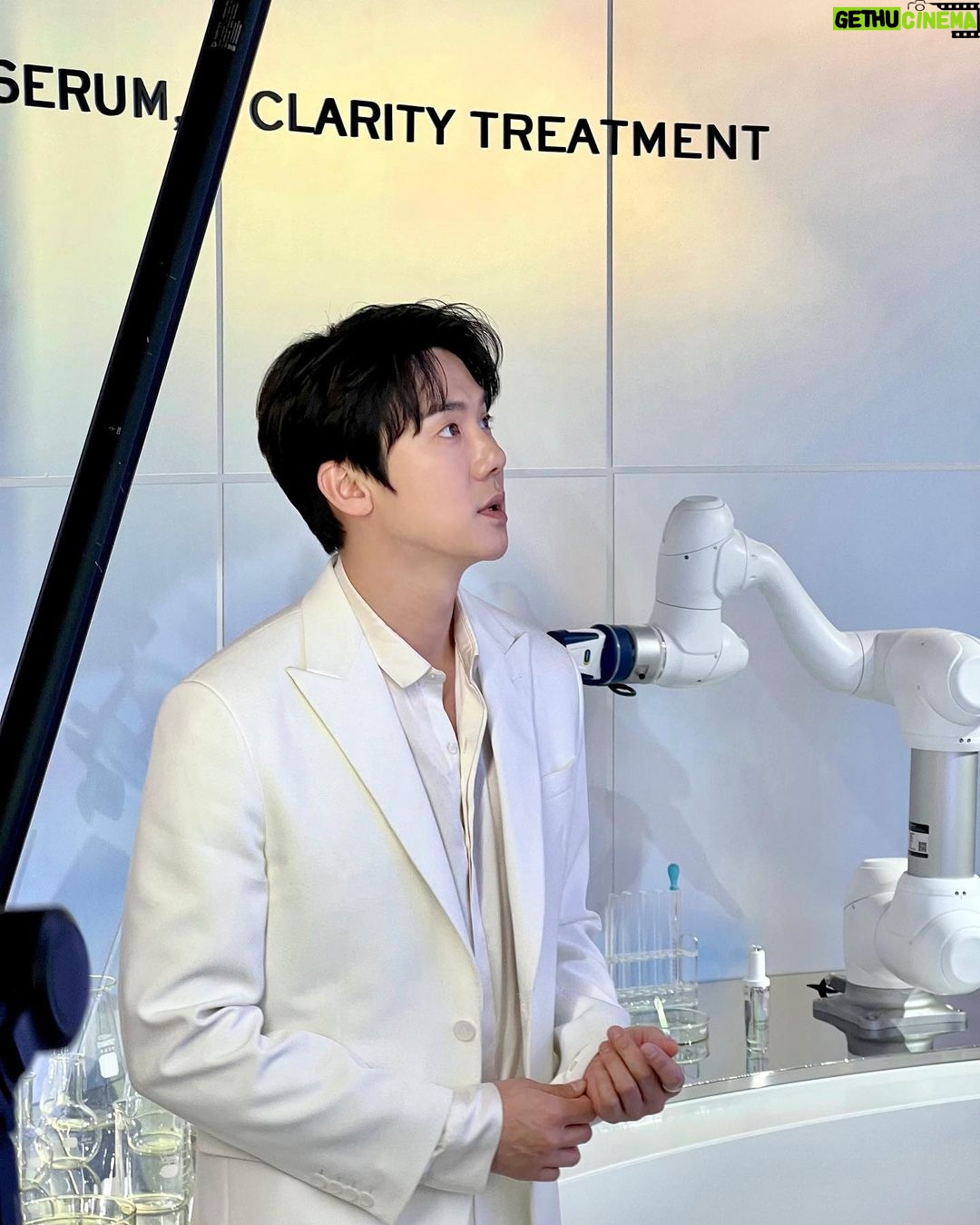 Yoo Yeon-seok Instagram - #광고 #랑콤 #클라리피끄세럼 #클라리피끄프로솔루션 @lancomeofficial
