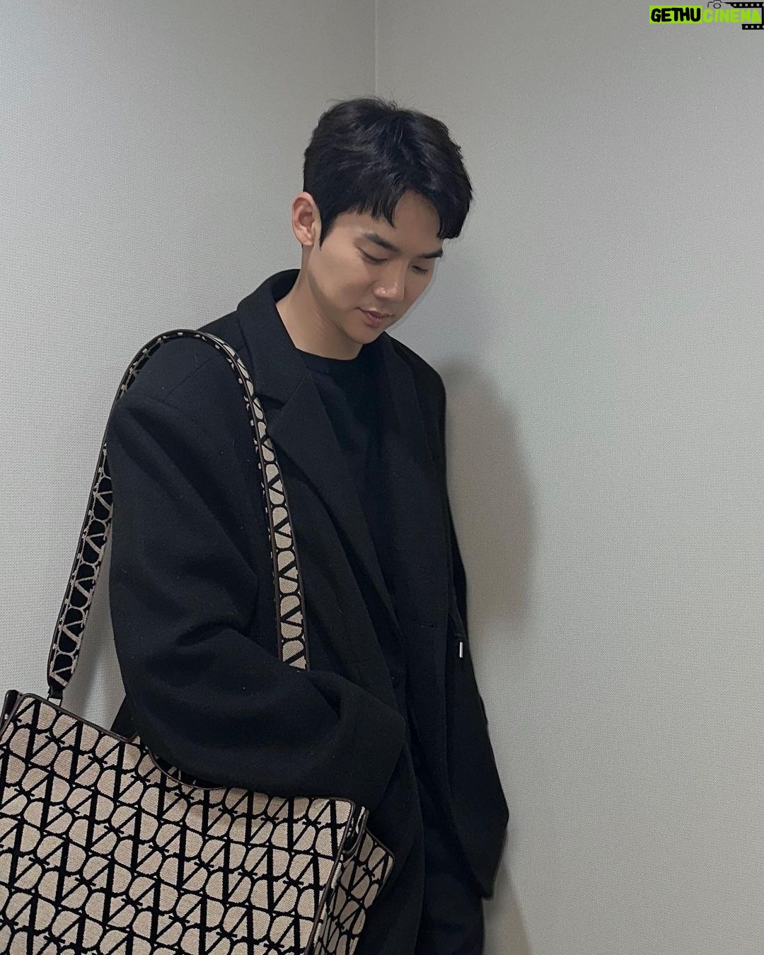 Yoo Yeon-seok Instagram - @Maisonvalentino