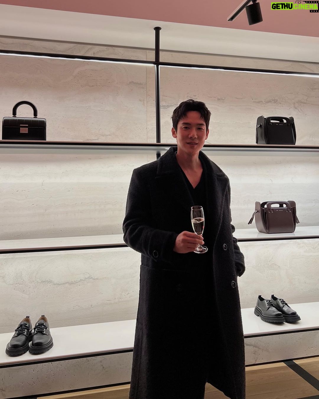 Yoo Yeon-seok Instagram - #광고 #AMI #아미 #아미가로수 #AmiParis #alexandremattiussi @amiparis ❣️