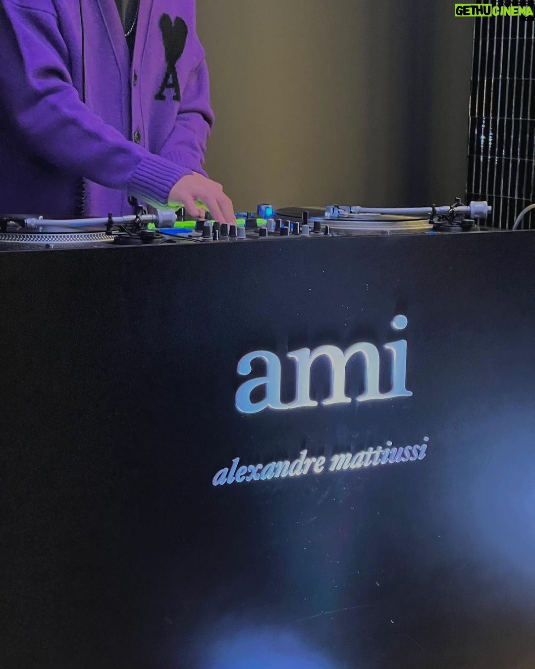Yoo Yeon-seok Instagram - #광고 #AMI #아미 #아미가로수 #AmiParis #alexandremattiussi @amiparis ❣️
