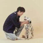 Yoo Yeon-seok Instagram – <산책 가자 Walk with Love> 기부 프로젝트

작년부터 준비한 조그마한 프로젝트를 공개합니다💌 리타를 입양한 후에 좋은 기회가 닿아 시작된 프로젝트예요. 코로나 시기에 외출이 힘든 와중에도 반려견을 위해 산책하는 반려 가족들의 이야기를 예쁘게 담은 윤예지 작가님의 책 <산책 가자>를 보고 영감도 받고, 함께해 주시는 분들을 만나게 되어 머릿속에만 있던 아이디어들이 실현되었습니다.

제가 직접 손글씨로 로고도 만들고 디자인에도 참여한 반려견 산책 용품을 만나보실 수 있어요. 판매 수익금과 생분해 배변 봉투는 더 많은 분들과 반려견 산책의 즐거움을 함께하고자 기부합니다.

자세한 사항은 <산책 가자> 프로젝트 인스타그램 계정에 (@sanchek.gaja) 업데이트 된다고 합니다. 많은 관심 부탁드려요!

요즘 날씨가 산책하기 딱 좋은 날씨인데요, 모두 함께 즐겁게 산책해요🐶

#산책가자 #반려견산책문화프로젝트