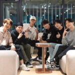 Yoo Yeon-seok Instagram - 💥몬스타엑스💥와 함께 촬영한 주말연석극 너무 너무 즐거웠어요.🥰 저는 멤버들에게 댄스 특강을 받아서 틱톡 갬블러 챌린지에 도전했어요! 그리고 아이돌 엔딩요정 표정이랑 꾸꾸까까..도 배워봤습니다...😂 ㅋㅋ 우리 몬스타엑스 신곡 많이 사랑해주시고, 토요일 밤 8시 주말연석극도 재밌게 봐주세요🤍 그럼.... 딜!!🎲👍🏽 @official_monsta_x #몬스타엑스 #MONSTAX #GAMBLERchallenge #One_Of_A_Kind #주말연석극