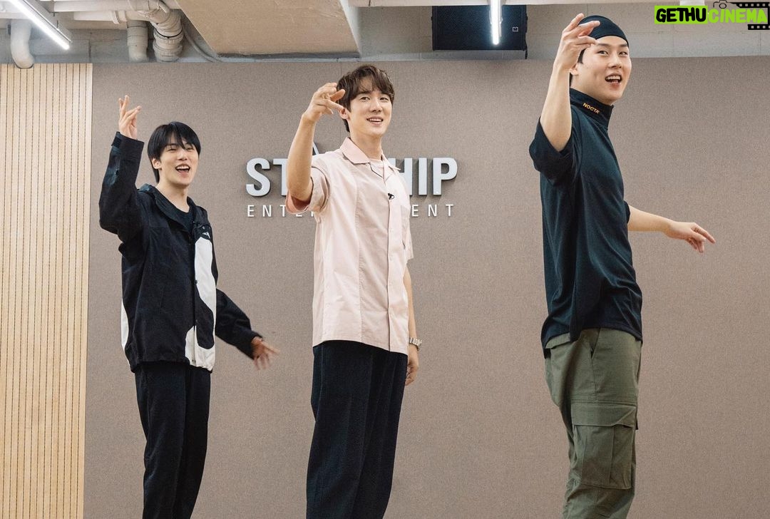 Yoo Yeon-seok Instagram - π₯λͺ¬μ€νμμ€π₯μ ν¨κ» 촬μν μ£Όλ§μ°μκ·Ή λ무 λ무 μ¦κ±°μ μ΄μ.π₯° μ λ λ©€λ²λ€μκ² λμ€ νΉκ°μ λ°μμ ν±ν‘ κ°¬λΈλ¬ μ±λ¦°μ§μ λμ νμ΄μ! κ·Έλ¦¬κ³ μμ΄λ μλ©μμ νμ μ΄λ κΎΈκΎΈκΉκΉ..λ λ°°μλ΄€μ΅λλ€...π γ
γ
μ°λ¦¬ λͺ¬μ€νμμ€ μ 곑 λ§μ΄ μ¬λν΄μ£Όμκ³ , ν μμΌ λ°€ 8μ μ£Όλ§μ°μκ·Ήλ μ¬λ°κ² λ΄μ£ΌμΈμπ€ κ·ΈλΌ.... λ!!π²ππ½ @official_monsta_x #λͺ¬μ€νμμ€ #MONSTAX #GAMBLERchallenge #One_Of_A_Kind #μ£Όλ§μ°μκ·Ή