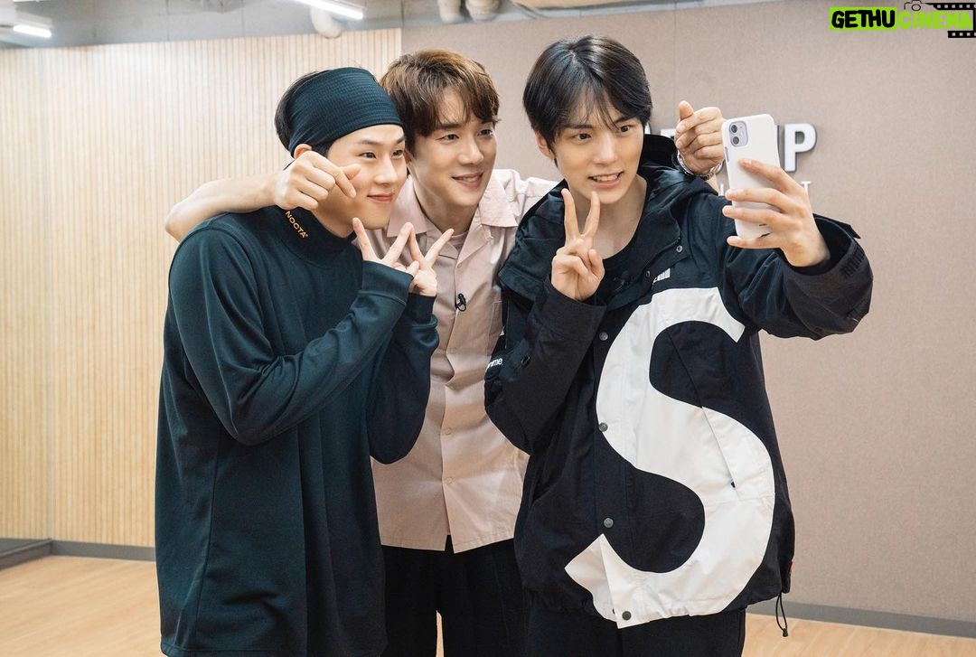Yoo Yeon-seok Instagram - π₯λͺ¬μ€νμμ€π₯μ ν¨κ» 촬μν μ£Όλ§μ°μκ·Ή λ무 λ무 μ¦κ±°μ μ΄μ.π₯° μ λ λ©€λ²λ€μκ² λμ€ νΉκ°μ λ°μμ ν±ν‘ κ°¬λΈλ¬ μ±λ¦°μ§μ λμ νμ΄μ! κ·Έλ¦¬κ³ μμ΄λ μλ©μμ νμ μ΄λ κΎΈκΎΈκΉκΉ..λ λ°°μλ΄€μ΅λλ€...π γ
γ
μ°λ¦¬ λͺ¬μ€νμμ€ μ 곑 λ§μ΄ μ¬λν΄μ£Όμκ³ , ν μμΌ λ°€ 8μ μ£Όλ§μ°μκ·Ήλ μ¬λ°κ² λ΄μ£ΌμΈμπ€ κ·ΈλΌ.... λ!!π²ππ½ @official_monsta_x #λͺ¬μ€νμμ€ #MONSTAX #GAMBLERchallenge #One_Of_A_Kind #μ£Όλ§μ°μκ·Ή