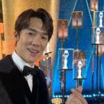 Yoo Yeon-seok Instagram - 3번째 진행 맡은 청룡영화상! 하지만 여전히 떨리네요. 혜수 선배님 올해도 감사했습니다. 그리고 오랜만에 만난 My Mr.Sunshine. 렌즈를 찾아 방황하는 그의 눈동자 ^^ 모두 반가웠어요!!!