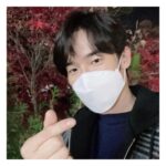 Yoo Yeon-seok Instagram - 오랜만에 쉴새없이 웃고 나와서 너무 행복했네요!!! 스트레스 싹 날려버린듯합니다. 데뷔 17주년 기념으로 공연관람했는데 너무 즐거웠습니다! 데뷔 17주년 축하해주신 우리 팬 여러분들 너무 감사드립니다!!! 지금까지 끊임없는 관심과 사랑 보내주셔서 다시한번 감사드려요. 사랑합니다! 우리 젠틀맨 팀도 사랑해요💓#젠틀맨스가이드 홍익대 대학로 아트센터