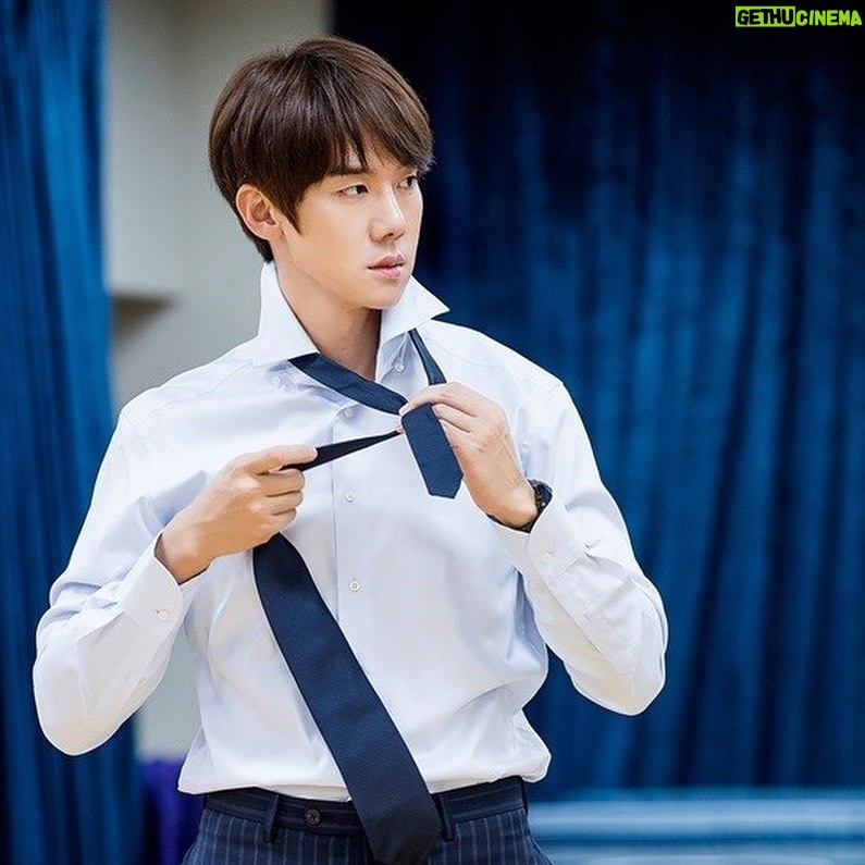 Yoo Yeon-seok Instagram - 코로나블루로 쉽게 지치는 요즘. 공연, 영화.. 모든 문화생활의 소중함을 다시금 깨닫게 됩니다. 어려운 발걸음이었음에도 불구하고 베르테르를 찾아주신 관객분들께 다시 한번 감사드린다는 말씀드리고 싶어요. 저 다음으로 #소중한문화챌린지 에 동참해주시는 분은 @290_83 이규형 배우입니다. 소중한 우리 공연문화가 지속될 수 있도록 많은 관심 부탁드립니다🙏🏻 #소중한관객 #소중한문화티켓 #소중한문화챌린지 #베르테르 #방역수칙준수