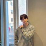 Yook Sung-jae Instagram - 멋진 시계 감사합니다🖤 @tagheuer #AD #태그호이어 #태그호이어X말본 #태그호이어말본골프에디션 태그호이어 커넥티드 칼리버 E4 말본골프 에디션 출시 🏌🏻