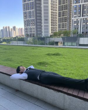 Yook Sung-jae Instagram - 오늘 아쉽게도 드라마 금수저 마지막 날입니다...!
부족한모습도 많았지만 많은분들이 사랑해주시고 재밌게 봐주셔서 너무 행복했습니다ㅎ
금수저 마지막회까지 많이 사랑해주세요!!!