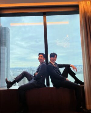 Yook Sung-jae Instagram - 오늘 아쉽게도 드라마 금수저 마지막 날입니다...!
부족한모습도 많았지만 많은분들이 사랑해주시고 재밌게 봐주셔서 너무 행복했습니다ㅎ
금수저 마지막회까지 많이 사랑해주세요!!!