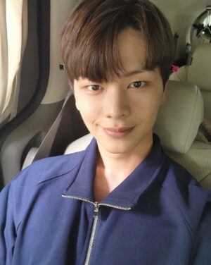 Yook Sung-jae Instagram - 오늘 아쉽게도 드라마 금수저 마지막 날입니다...!
부족한모습도 많았지만 많은분들이 사랑해주시고 재밌게 봐주셔서 너무 행복했습니다ㅎ
금수저 마지막회까지 많이 사랑해주세요!!!