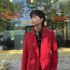 Yook Sung-jae Instagram - 금수저 많관부😎