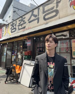Yook Sung-jae Instagram - 모두들 즐거운 추석연휴 보내세요!
#금수저